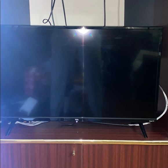 32’ inch TCL Roku Smart TV - Picture 1 of 2